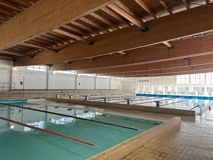 Le due vasche del centro natatorio, quella principale e quella per l'avviamento al nuoto
